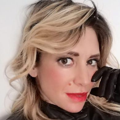 Eleonore: Modella disponibile per video a richiesta su FootFetishCustom.com