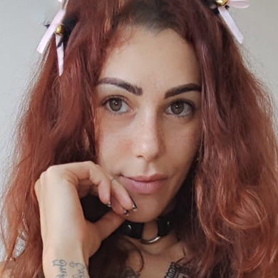 Juis Wild: Modella disponibile per video a richiesta su FootFetishCustom.com