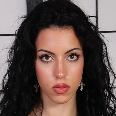 Kore Fox: Modella disponibile per video a richiesta su FootFetishCustom.com